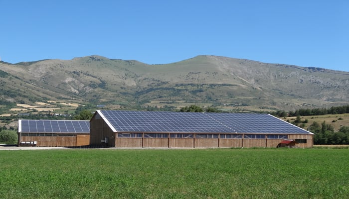 Panneaux solaires et surimposition : tout ce qu’il faut savoir