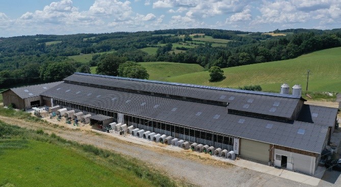 Un bâtiment fonctionnel et clair