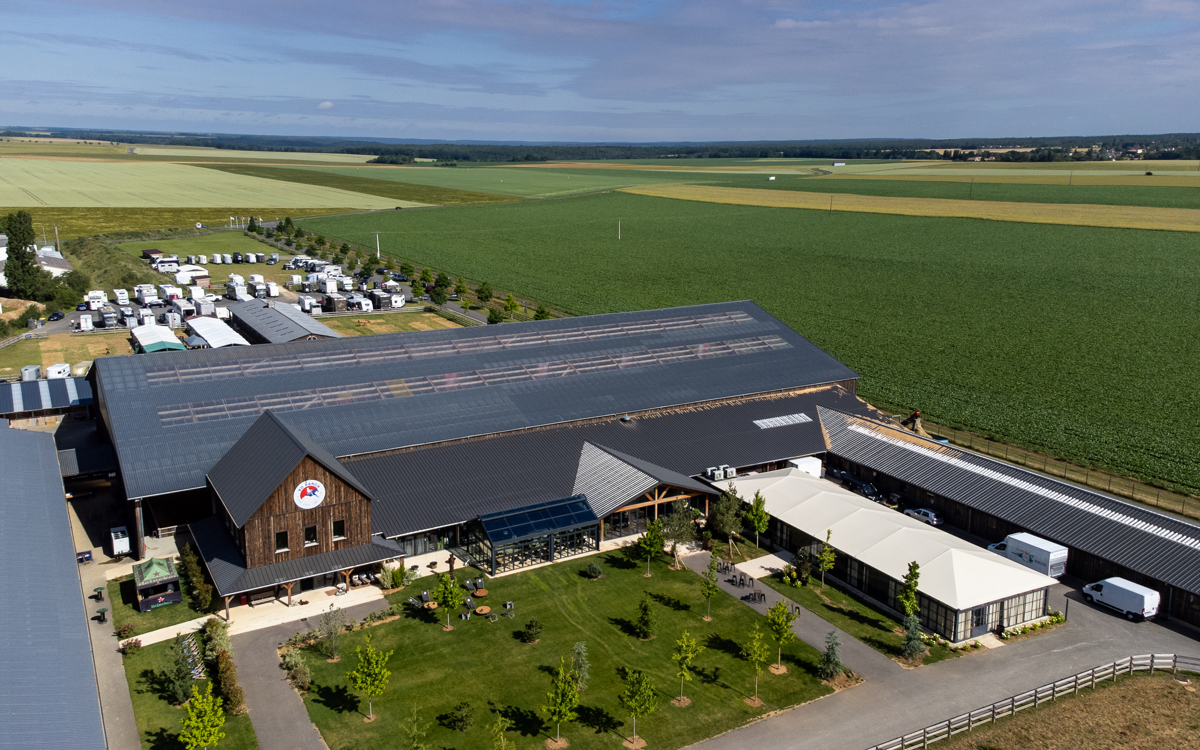 Eternit sur le plus grand et spectaculaire manège couvert d’Europe