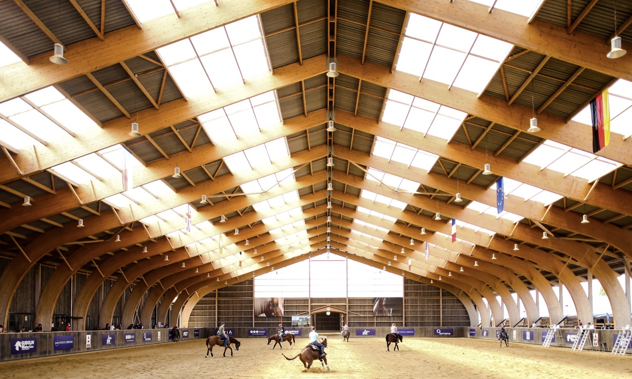 Eternit sur le plus grand et spectaculaire manège couvert d’Europe